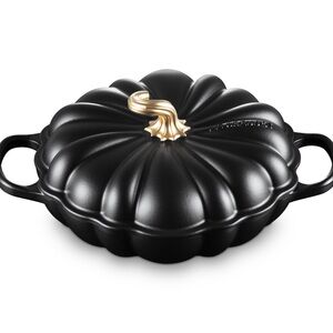 Le Creuset Enameled Cast Iron Signature Pumpkin Braiser, 2.75 qt., Licorice
